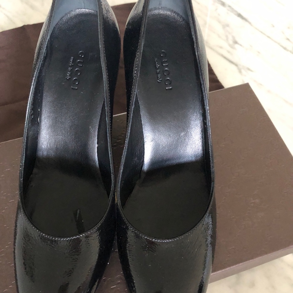 GUCCI

Black Patent Wedge Pump SZ 37